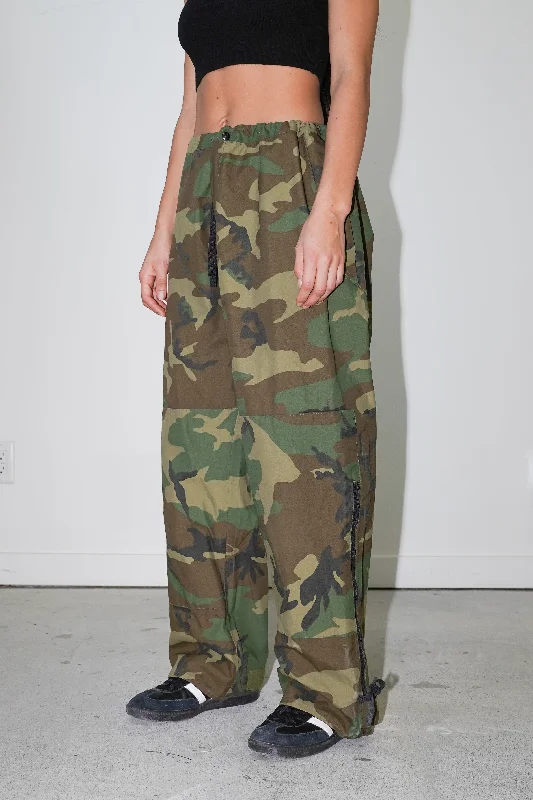 Weekend Deals That Dazzle Vintage Camo Outerwear Pants - M