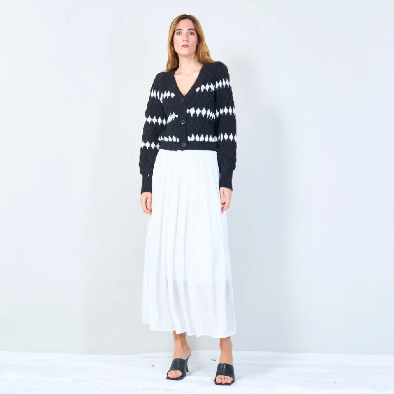 Weekend Specials to Savor Button-up cardigan with geometric pattern wholesale