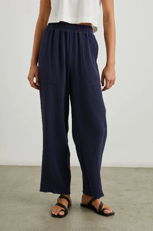 Weekend Savings Fiesta LEON CROP PANT - NAVY