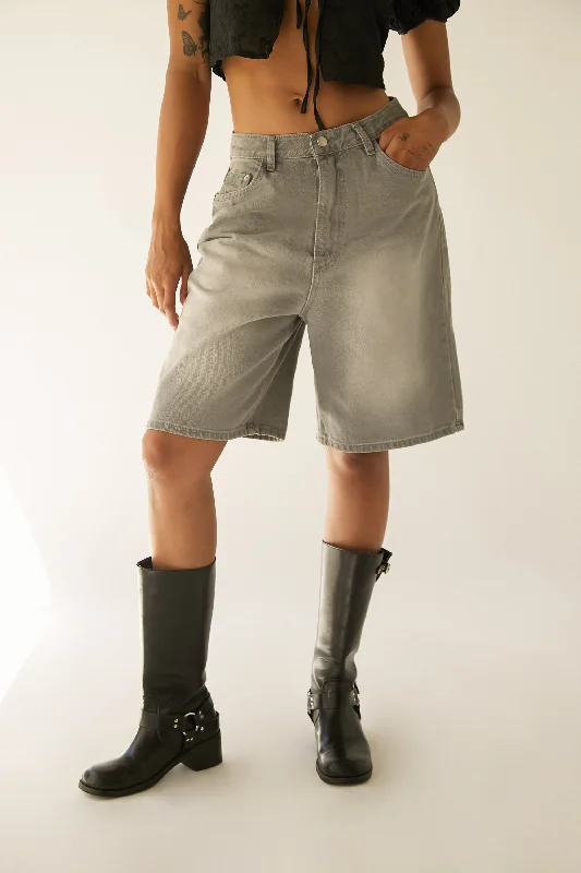 Weekend Deals That Impress BERMUDA DENIM SHORTS
