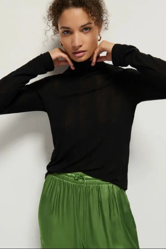 Closeout Sale Nation LTD. - Rene Turtleneck