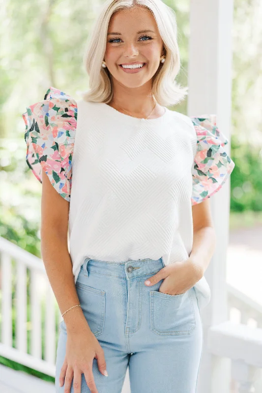Weekend Discounts to Enjoy On The Run White Floral Blouse
